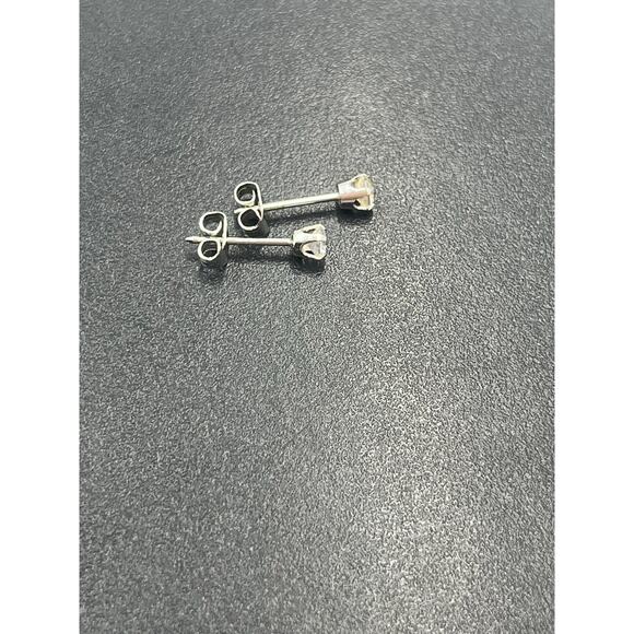 Vintage Studex 585 14k White Gold
Clear Cubic Zirconia 3mm Stud Earrings - Picture 8 of 9